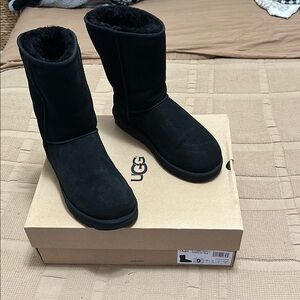 UGG Classic Short II - Classic Boots - Women’s Size 9